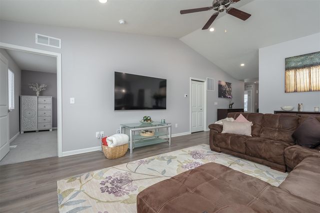 1750 Burr Pond Lane, Vicksburg, MI 49097