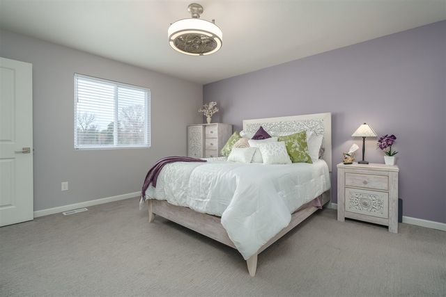 1750 Burr Pond Lane, Vicksburg, MI 49097