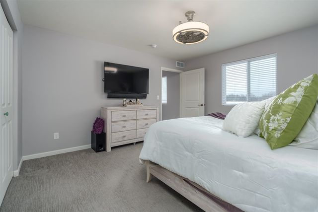 1750 Burr Pond Lane, Vicksburg, MI 49097