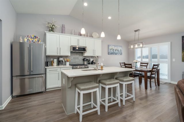 1750 Burr Pond Lane, Vicksburg, MI 49097