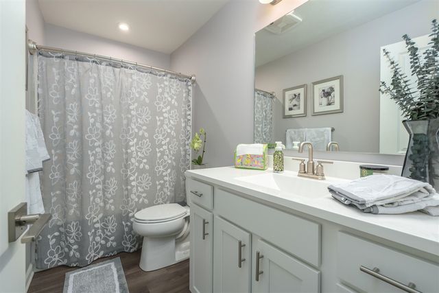 1750 Burr Pond Lane, Vicksburg, MI 49097