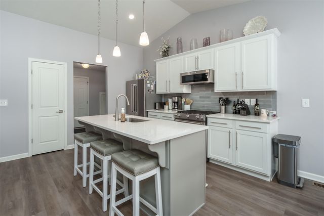 1750 Burr Pond Lane, Vicksburg, MI 49097