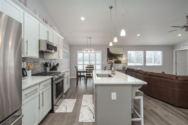 1750 Burr Pond Lane, Vicksburg, MI 49097