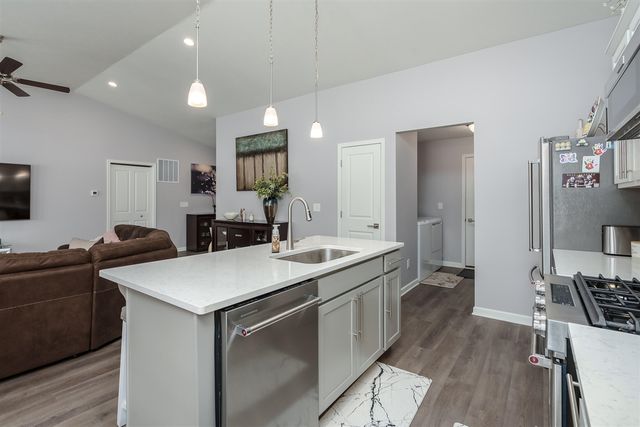 1750 Burr Pond Lane, Vicksburg, MI 49097