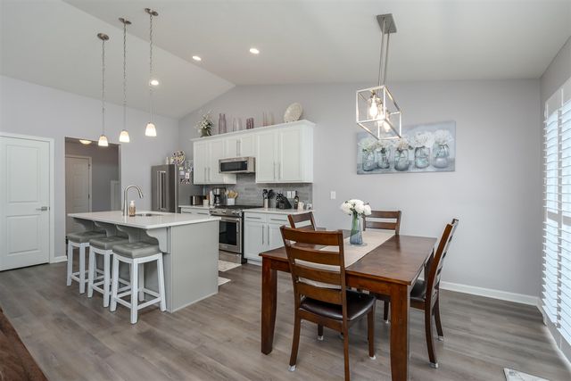 1750 Burr Pond Lane, Vicksburg, MI 49097