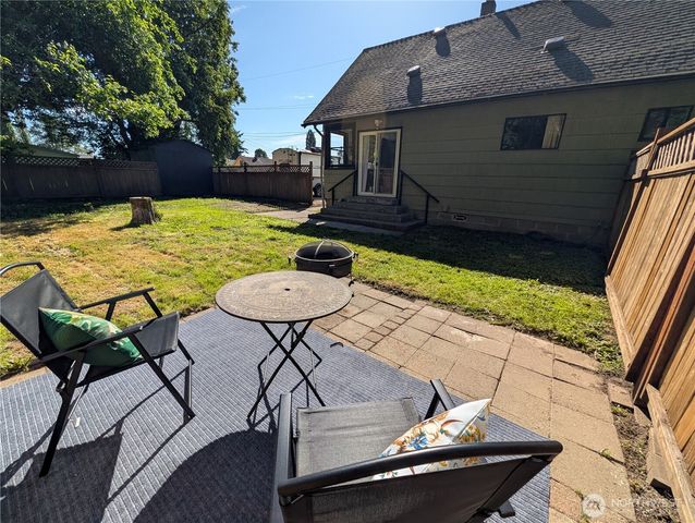 512 E Pear Street, Centralia, WA 98531