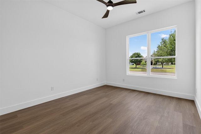 1010 Devonshire Drive N, Forney, TX 75126