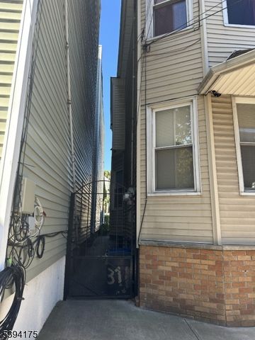 31 Read St, Newark City, NJ 07105
