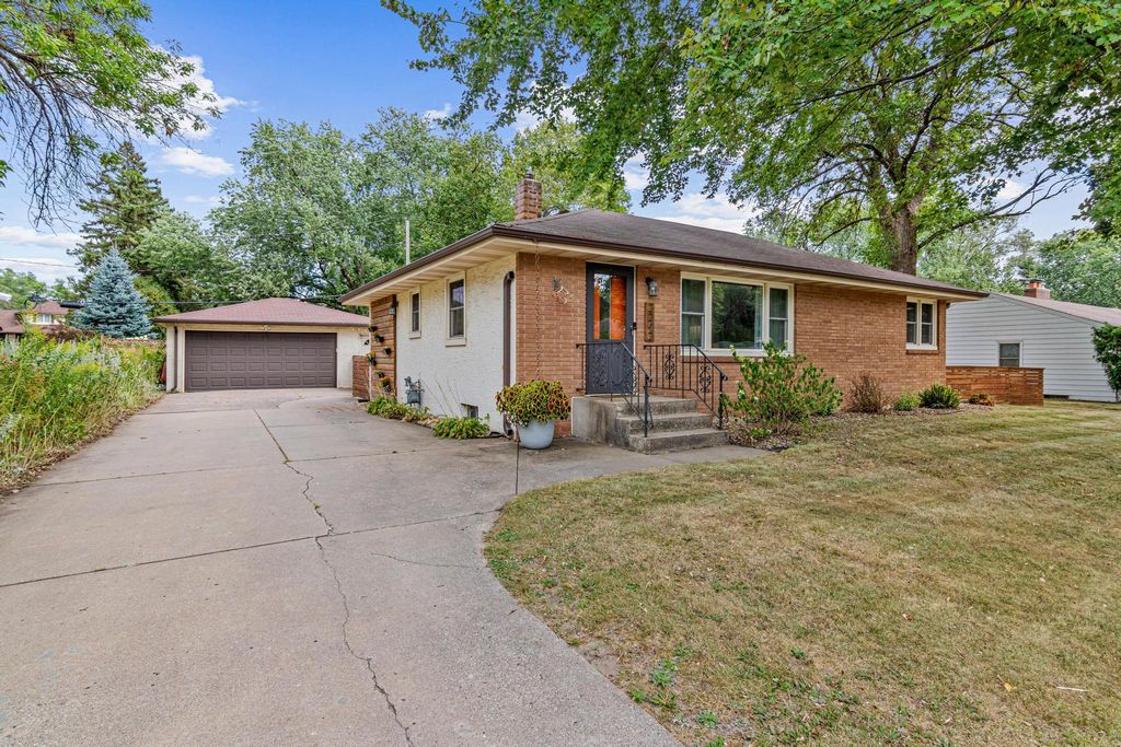 2242 Milton Street N, Roseville, MN 55113 — exterior