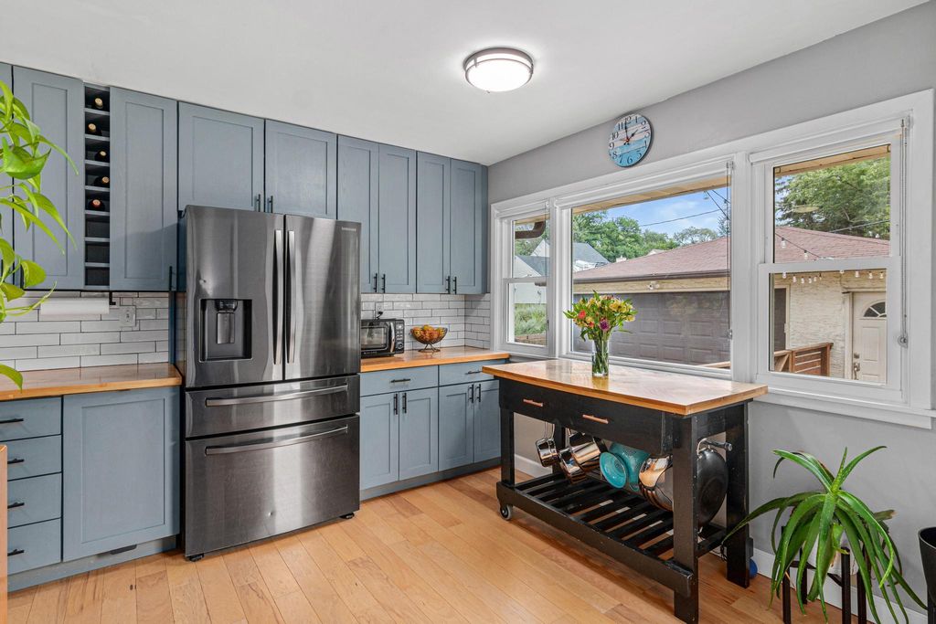2242 Milton Street N, Roseville, MN 55113 — photo 2