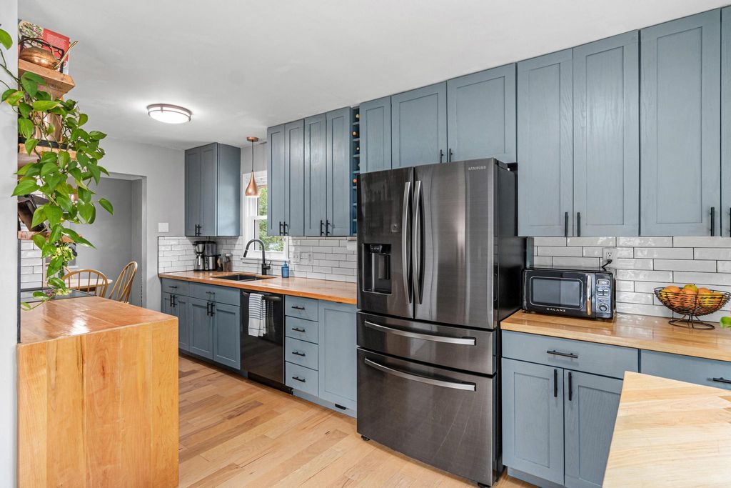 2242 Milton Street N, Roseville, MN 55113 — photo 3