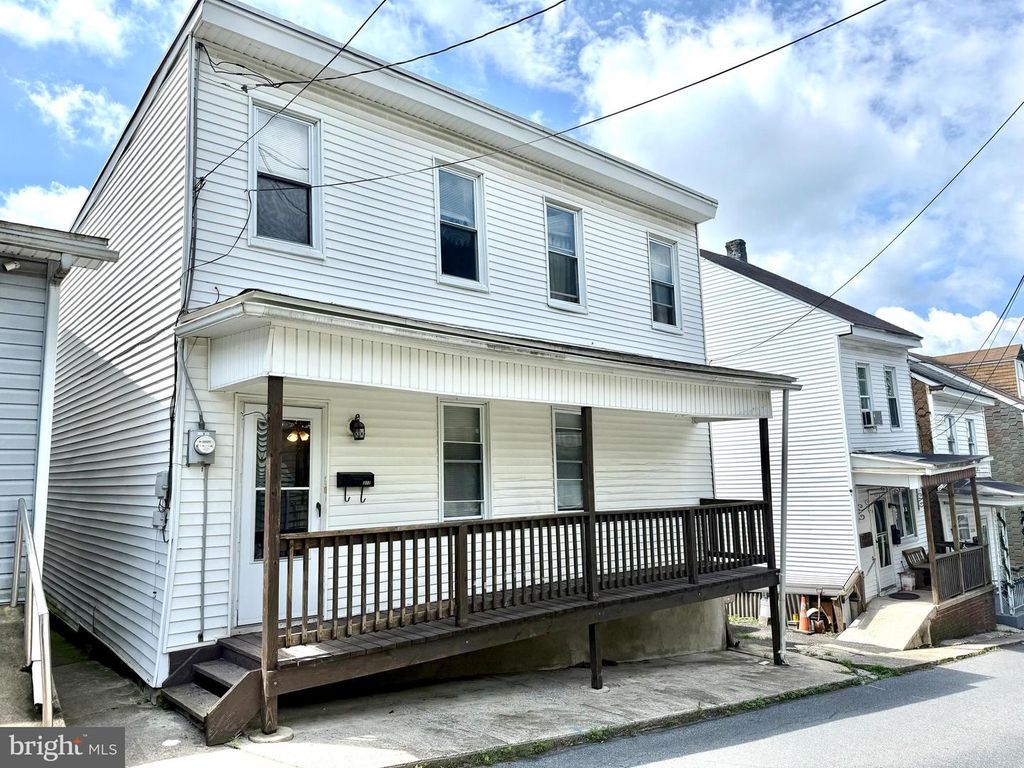 312-314 W CHESTER ST, Shenandoah, PA 17976