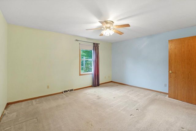 W200N16500 Pine DRIVE, Jackson, WI 53037