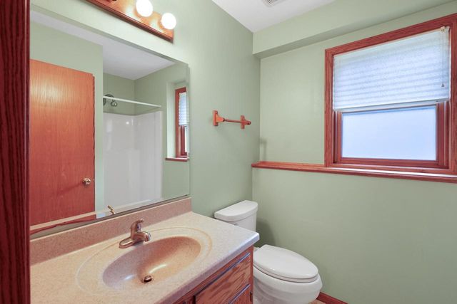 W200N16500 Pine DRIVE, Jackson, WI 53037