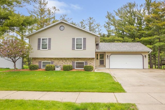 W200N16500 Pine DRIVE, Jackson, WI 53037