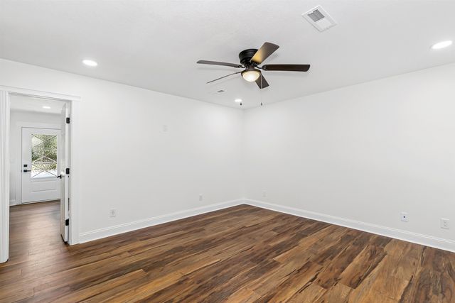 7734 S 143rd St E, Derby, KS 67037