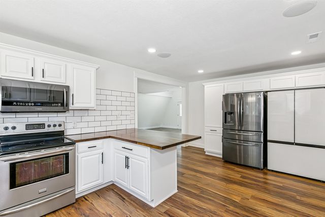 7734 S 143rd St E, Derby, KS 67037