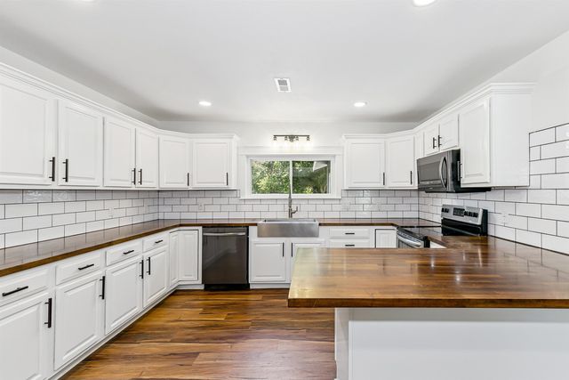 7734 S 143rd St E, Derby, KS 67037