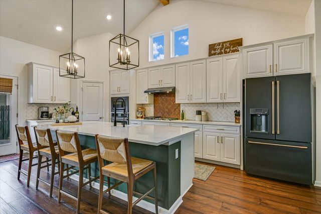 289 Helena LN, Kyle, TX 78640