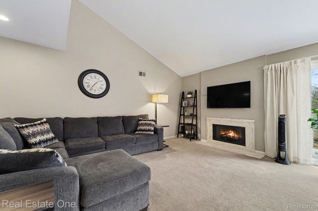 6463 Maple Hills Lane, Bloomfield Hills, MI 48301