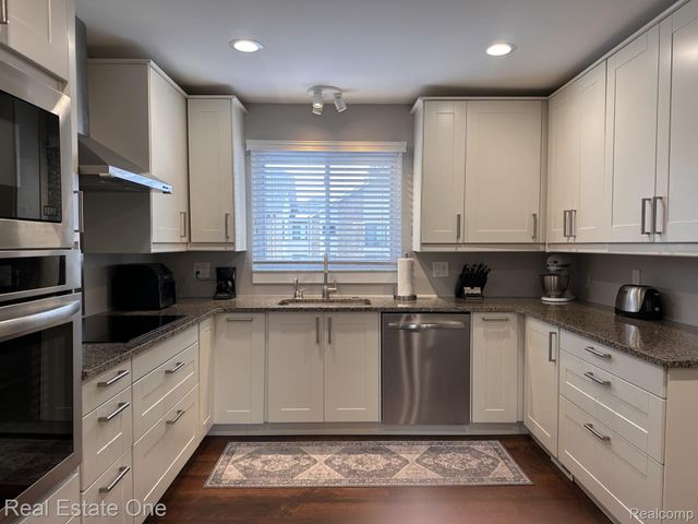 6463 Maple Hills Lane, Bloomfield Hills, MI 48301