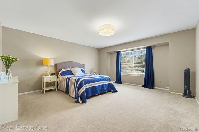 6463 Maple Hills Lane, Bloomfield Hills, MI 48301