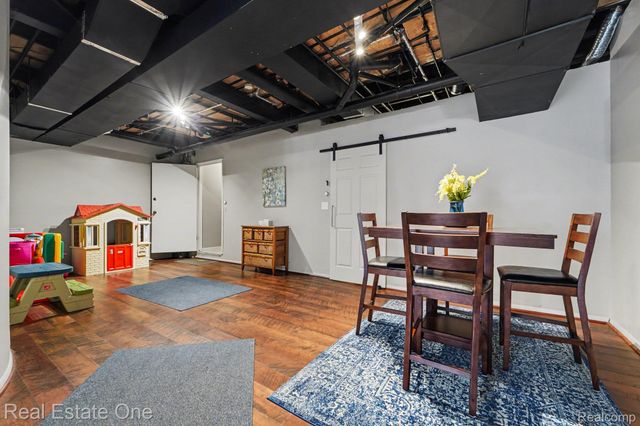 6463 Maple Hills Lane, Bloomfield Hills, MI 48301