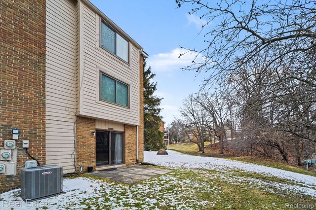 6463 Maple Hills Lane, Bloomfield Hills, MI 48301