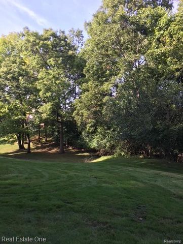 6463 Maple Hills Lane, Bloomfield Hills, MI 48301