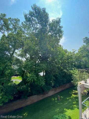 6463 Maple Hills Lane, Bloomfield Hills, MI 48301