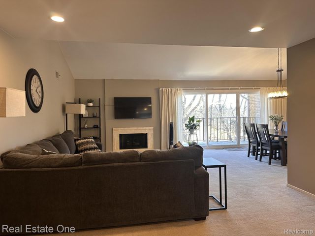 6463 Maple Hills Lane, Bloomfield Hills, MI 48301