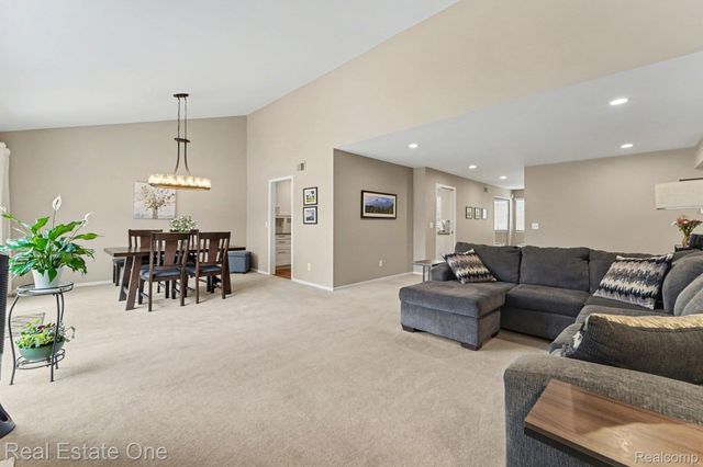 6463 Maple Hills Lane, Bloomfield Hills, MI 48301