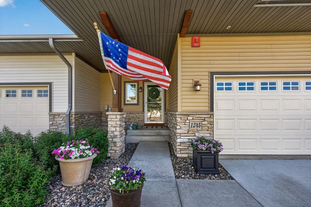 1245 Vernon Drive, Carver, MN 55315
