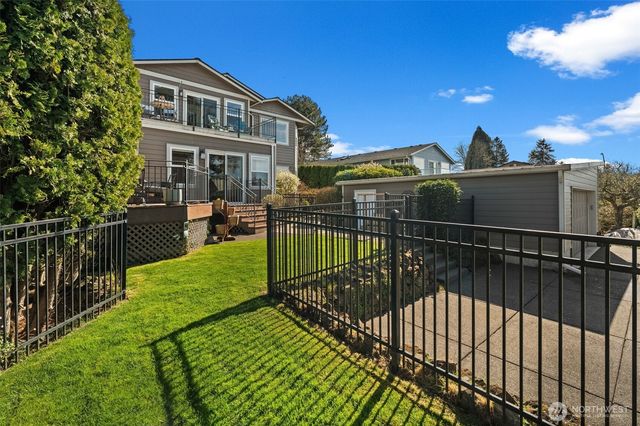 1607 Nisqually Street, Steilacoom, WA 98388