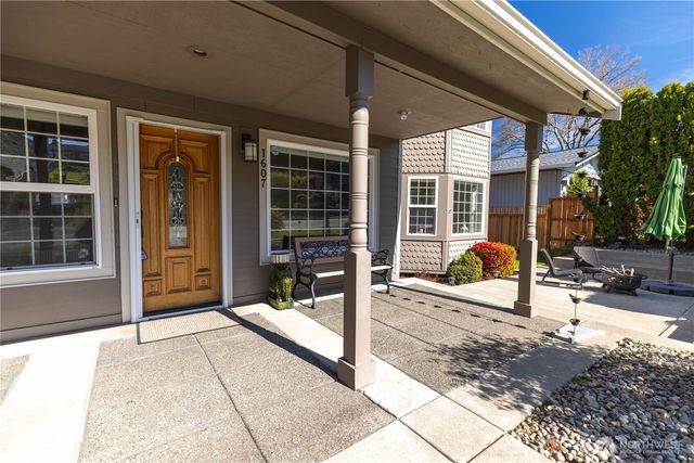 1607 Nisqually Street, Steilacoom, WA 98388