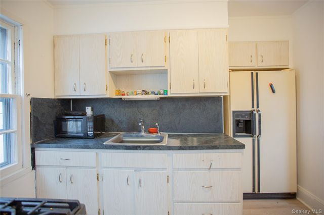 76 Clayton Clayton Avenue, East Atlantic Beach, NY 11561