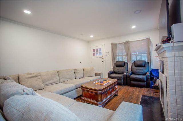 76 Clayton Clayton Avenue, East Atlantic Beach, NY 11561