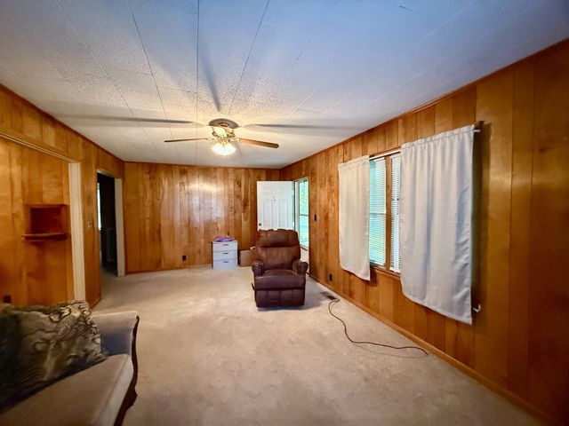 325 Spring St, Wartrace, TN 37183