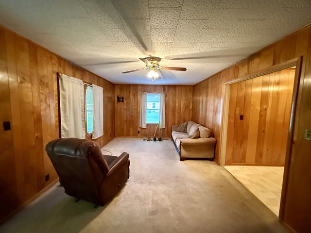 325 Spring St, Wartrace, TN 37183