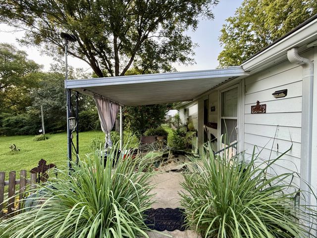 325 Spring St, Wartrace, TN 37183