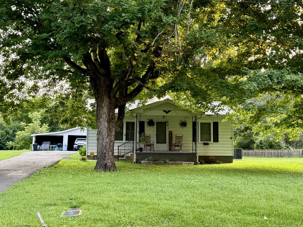 325 Spring St, Wartrace, TN 37183