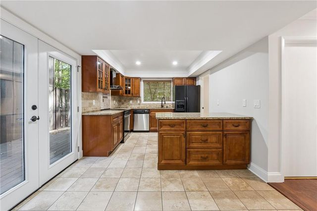 130 Lakeview W Ridge, Roswell, GA 30076