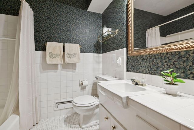 3420 Maplewood Drive, Saint Anthony, MN 55418