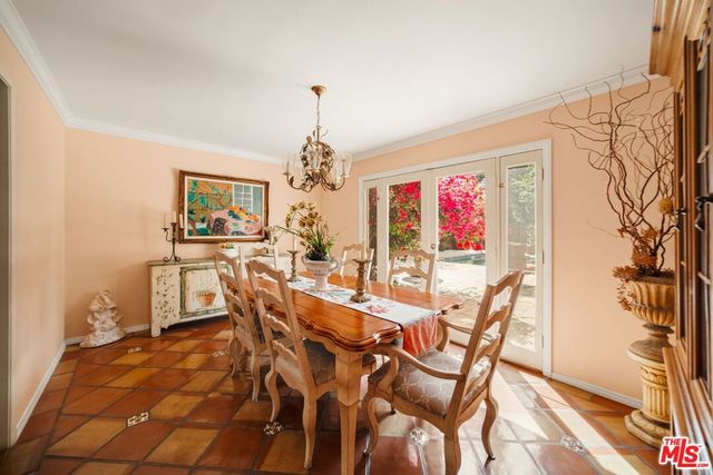 1100 Pine Oak Lane, Pasadena, CA 91105
