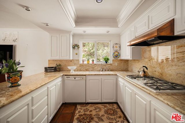 1100 Pine Oak Lane, Pasadena, CA 91105