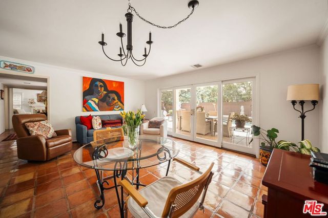 1100 Pine Oak Lane, Pasadena, CA 91105