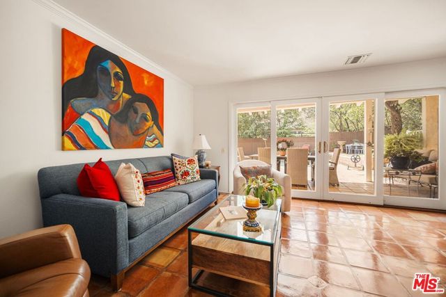 1100 Pine Oak Lane, Pasadena, CA 91105