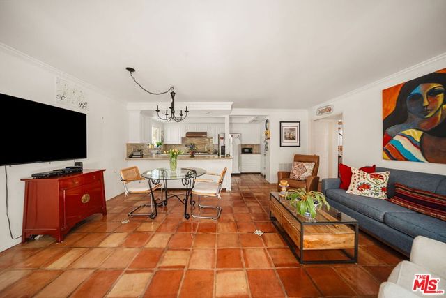 1100 Pine Oak Lane, Pasadena, CA 91105