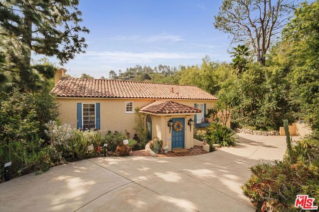 1100 Pine Oak Lane, Pasadena, CA 91105