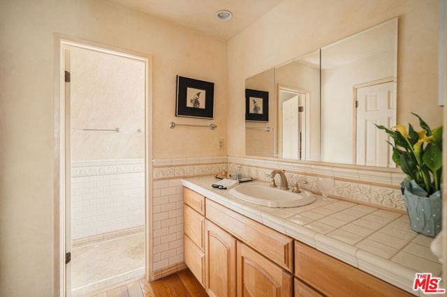 1100 Pine Oak Lane, Pasadena, CA 91105